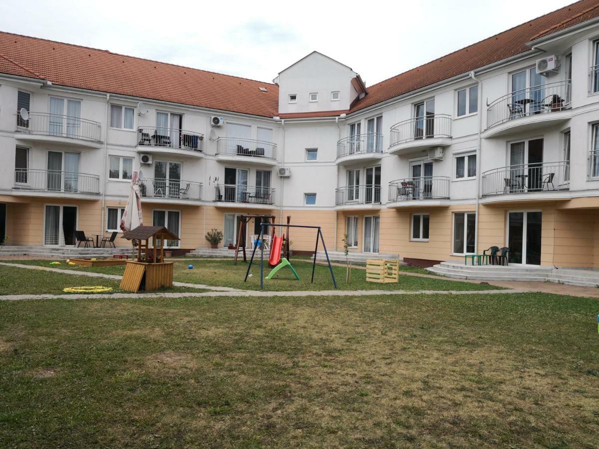 Freedom Apartman Hajdúszoboszló 外观 照片