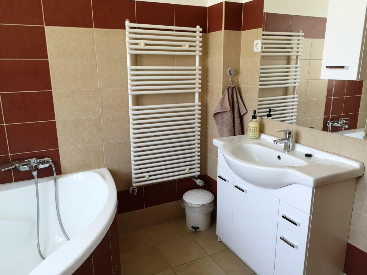 Freedom Apartman Hajdúszoboszló 外观 照片